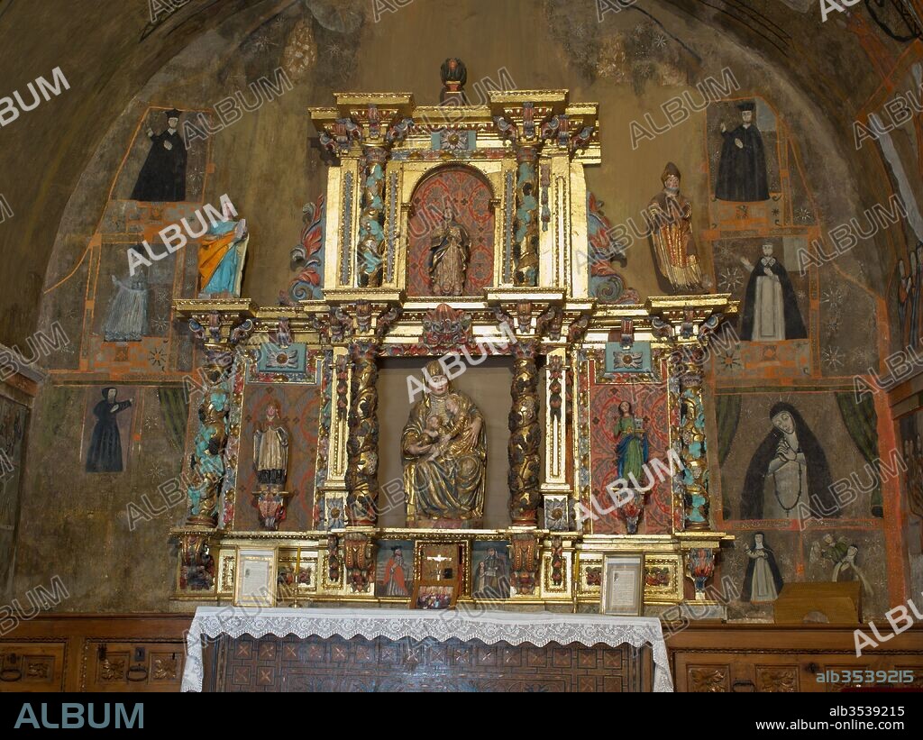 Retablo del altar mayor y pinturas góticas, en la capilla de Santa Ana, en el palacio de las Henestrosas, Siglo XVIII, Valdeolea, Cantabria, España.