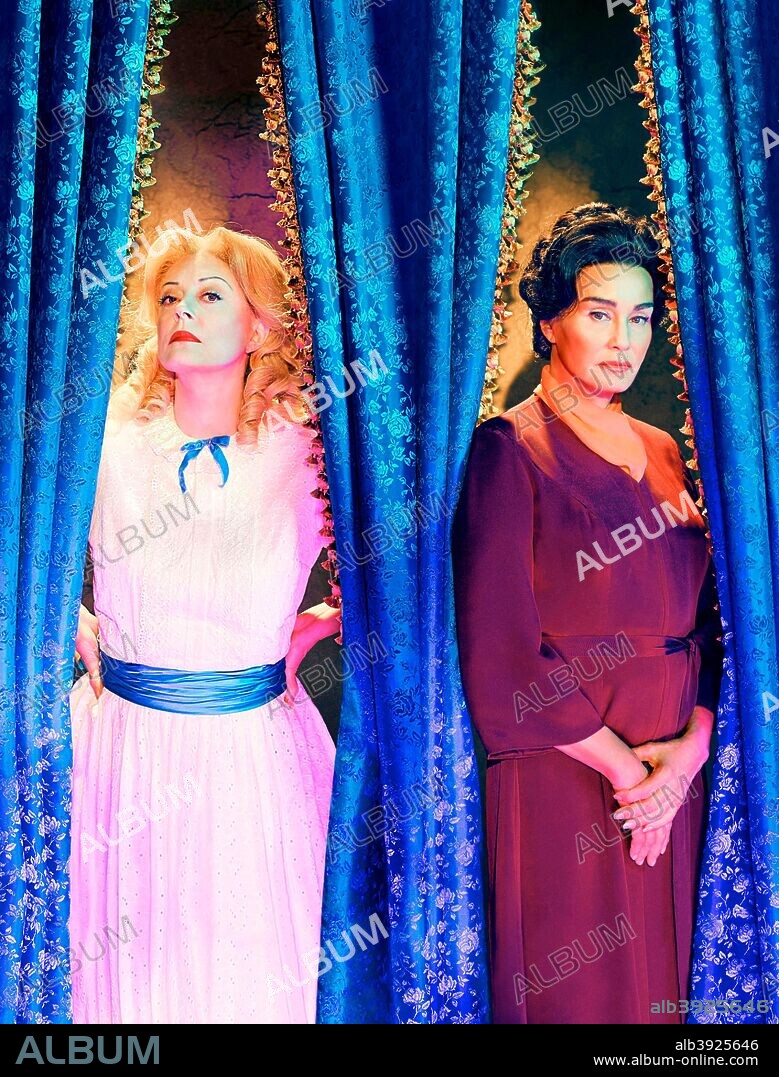 JESSICA LANGE y SUSAN SARANDON en FEUD, 2024, dirigida por RYAN MURPHY. Copyright FOX 21 STUDIOS/PLAN B ENT/RYAN MURPHY PROD.