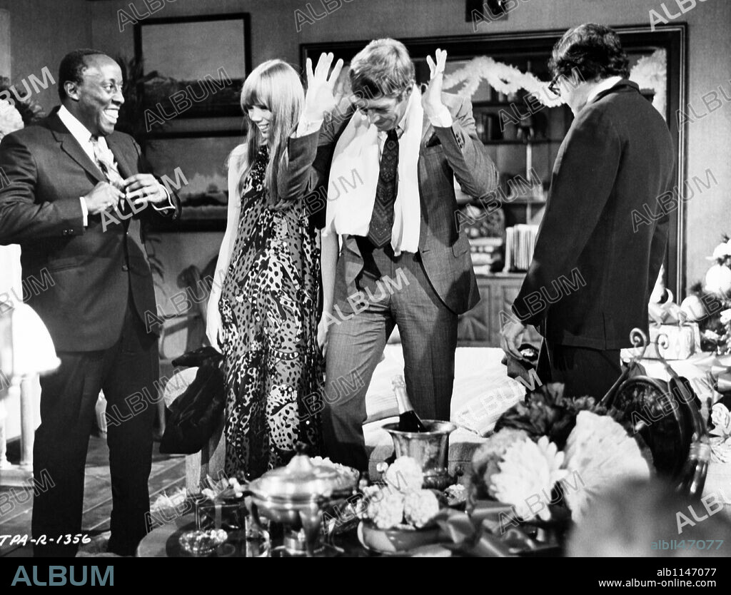 JAMES COBURN in THE PRESIDENT'S ANALYST, 1967, directed by THEODORE J. FLICKER. Copyright PARAMOUNT PICTURES.