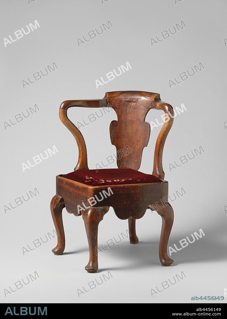 Chair, Chair made of walnut with a loose seat made of worn red velvet. The furniture rests on four stretched S-shaped legs placed at an angle. The broad lines are deeply carved between the legs. The armrest struts placed far to the rear are stretched S-shaped, they merge with the flattened armrests, which also merge without interruption into the slightly hollowed symmetrically cut back panel. The back covers two sides, so that a corner of the seat frame is placed in the middle., anonymous, Great Britain (possibly), 1750, wood (plant material), walnut (hardwood), velvet (fabric weave), h 90 cm × w 70, × d 80, h 46, × d 53.