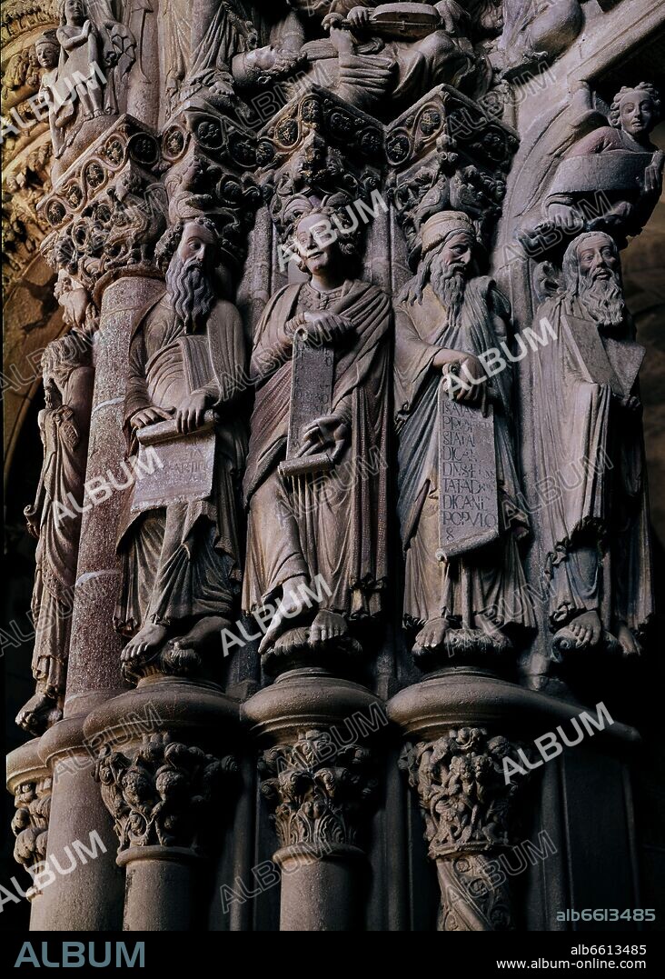 MAESTRO MATEO. DETALLE DEL PILAR DE LOS PROFETAS DEL PORTICO DE LA GLORIA - SIGLO XII - ROMANICO ESPAÑOL - FOTO AÑOS 60.