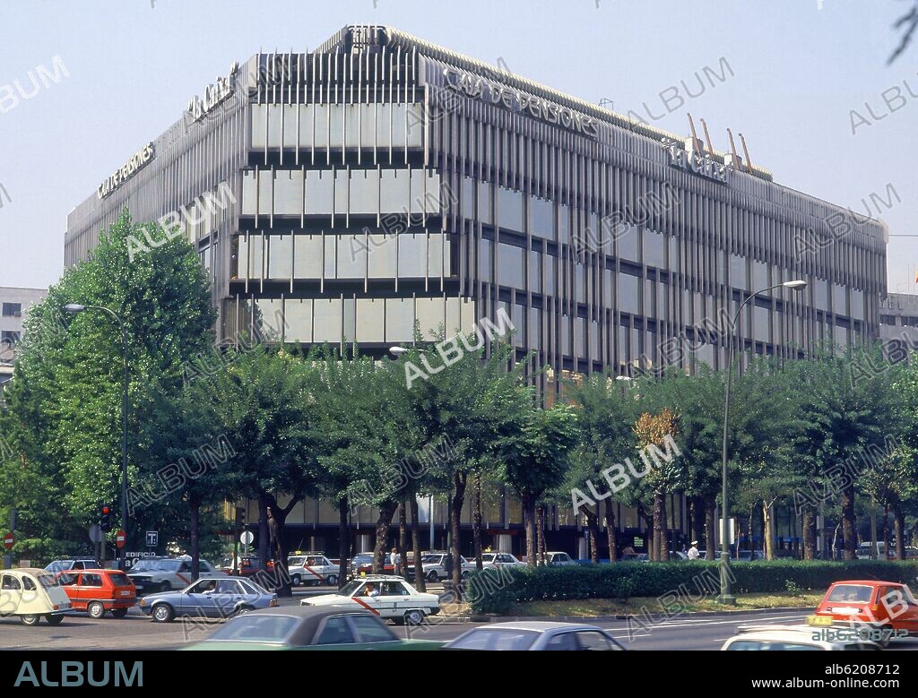 EDIFICIO DE LA CAIXA EN LA CASTELLANA.
