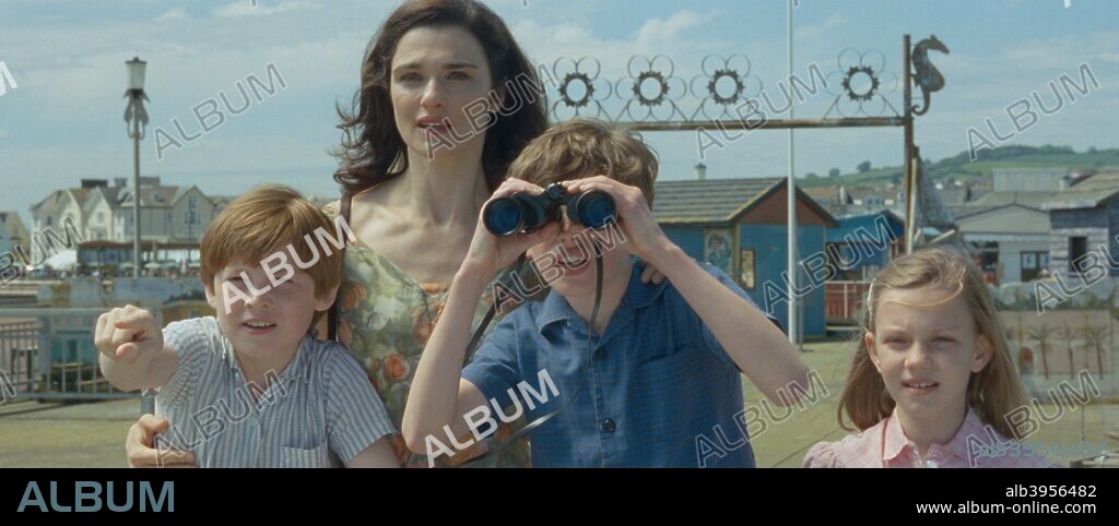 ELEANOR STAGG, FINN ELLIOT, KIT CONNOR y RACHEL WEISZ en UN OCEANO ENTRE NOSOTROS, 2017 (THE MERCY), dirigida por JAMES MARSH. Copyright BBC FILMS.