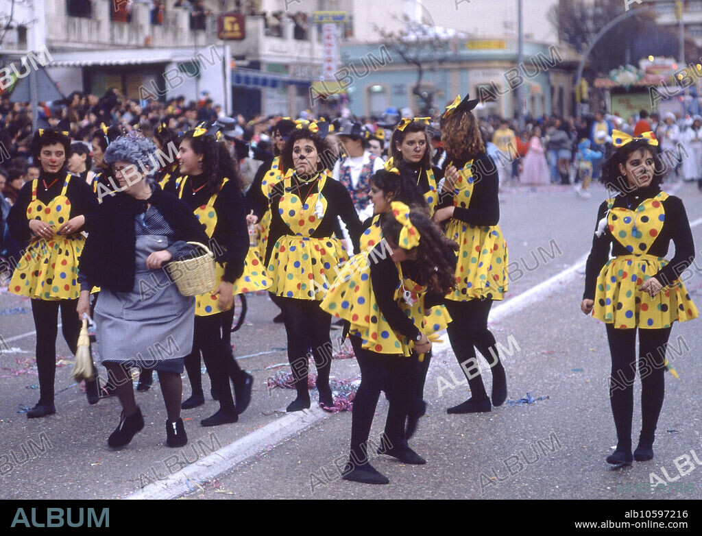 CARNAVALES 1988-COMPARSA DISFRAZADA DE GATOS.