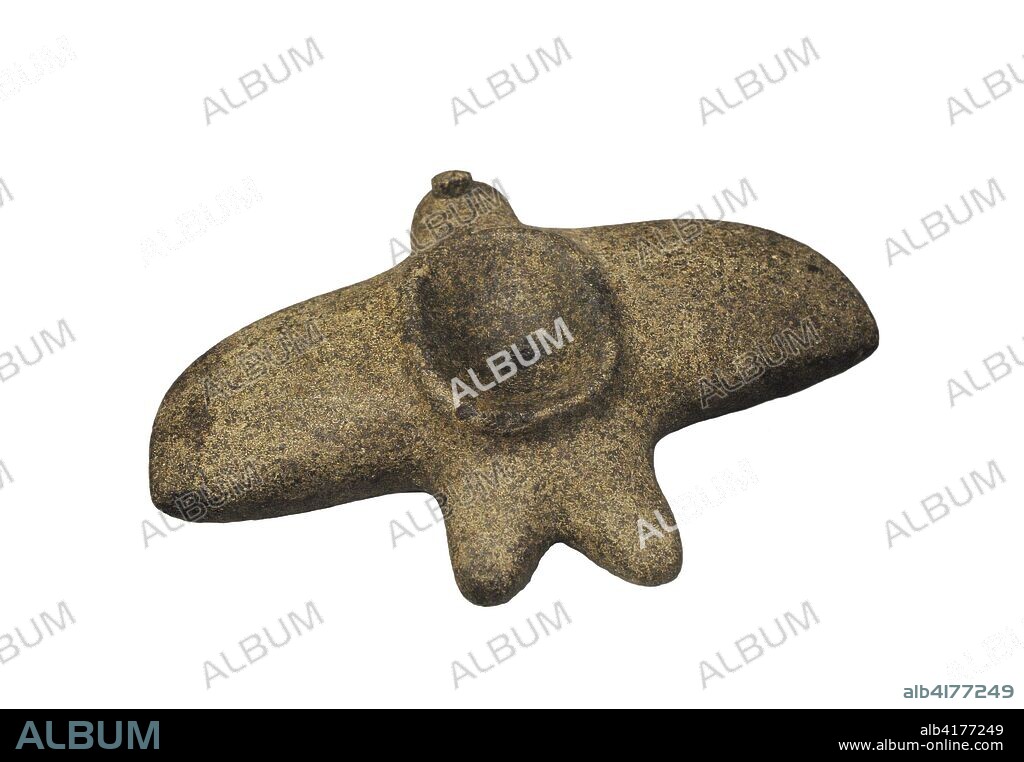 Mortero en forma de ave. Zoolito utilizado para moler substancias alucinógenas. Fue recogida en 1777 por el Capitán Gerónimo Verde en la isla de Santa Catarina (Brasil). Cultura de los Sambaquí (3000 a. C. -500 d. C.). Costa del Brasil. Piedra. Museo de América. Madrid. España.