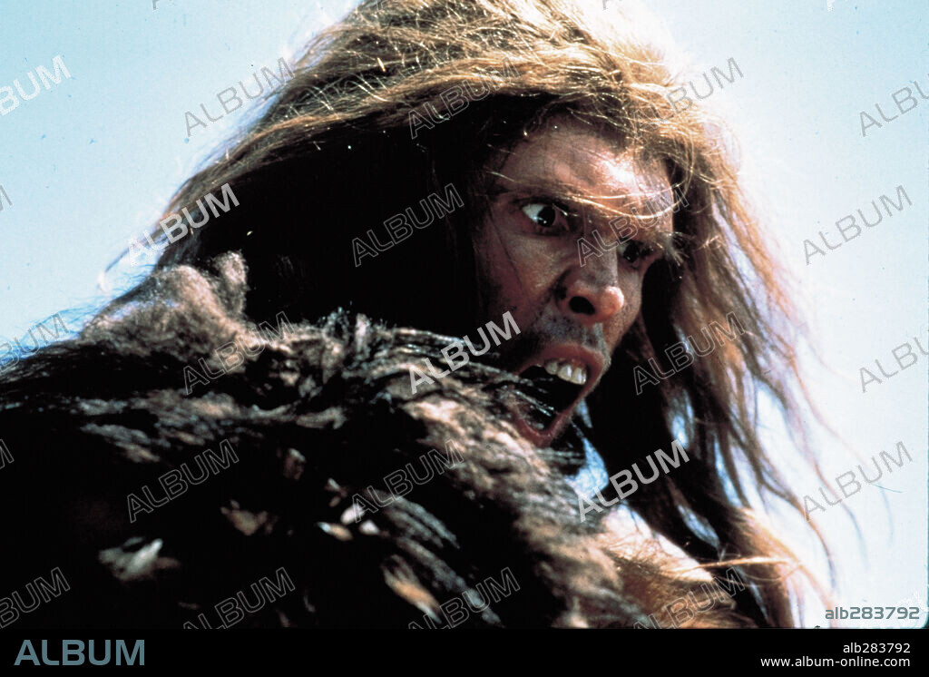 RON PERLMAN in QUEST FOR FIRE, 1981 (LA GUERRE DU FEU), directed by JEAN-JACQUES ANNAUD. Copyright 20TH CENTURY FOX.