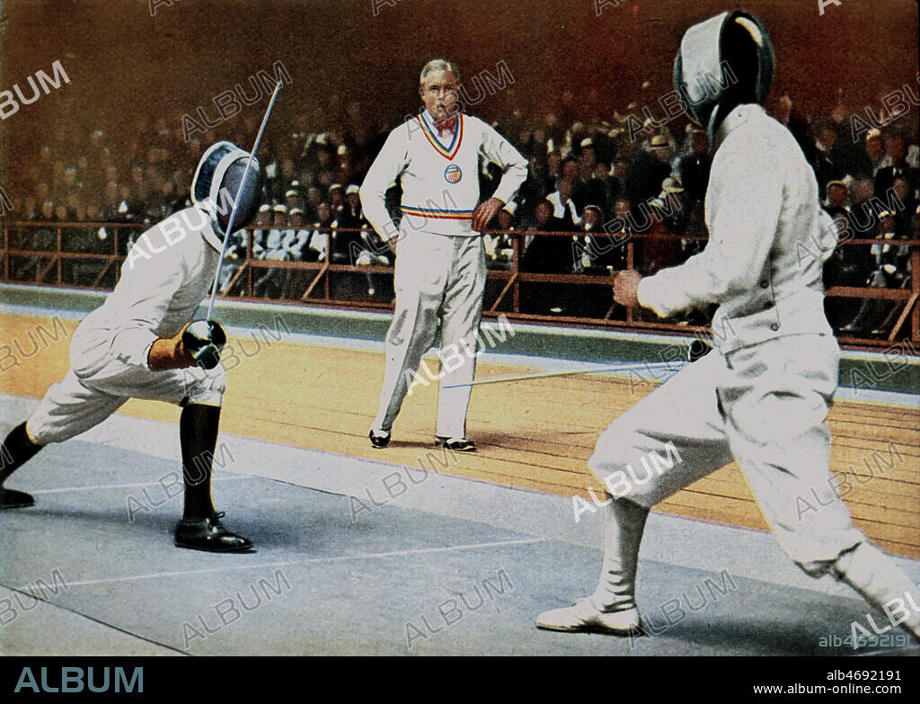 Combat d'escrime aux jeux olympiques de Los Angeles en 1932. Credit : Collection Kharbine-Tapabor.