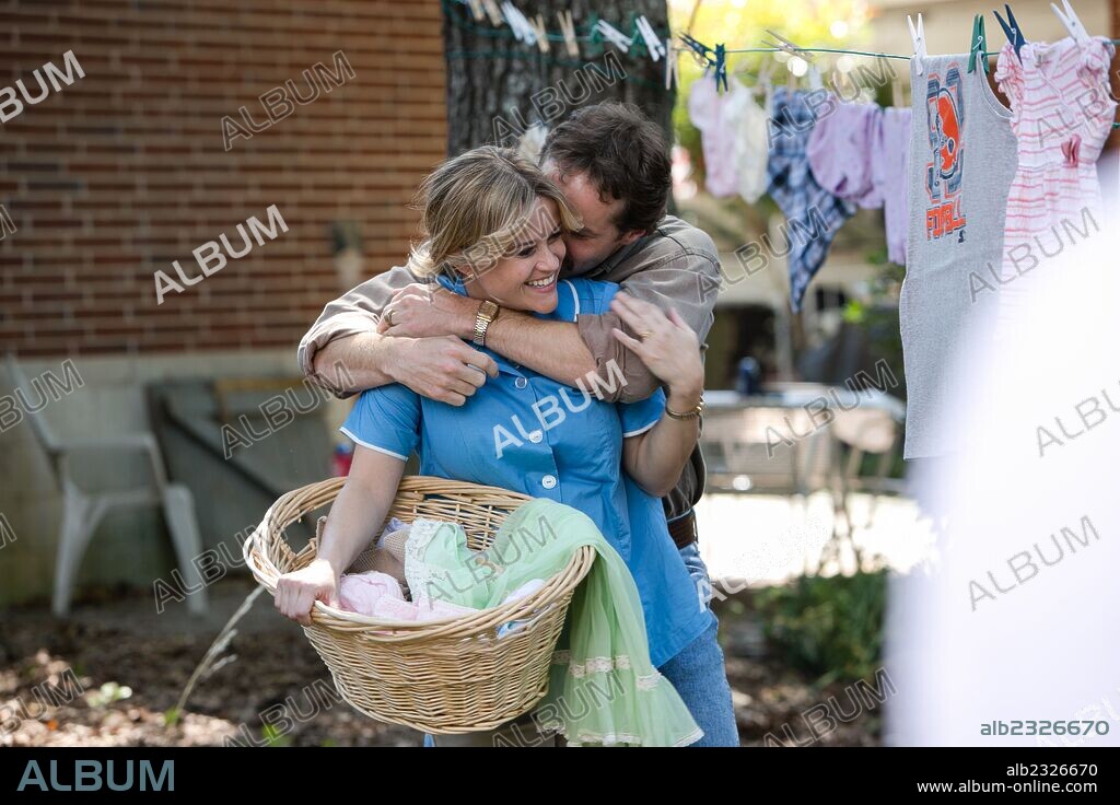 ALESSANDRO NIVOLA and REESE WITHERSPOON in DEVIL'S KNOT, 2013, directed by ATOM EGOYAN. Copyright WORLDVIEW ENTERTAINMENT.