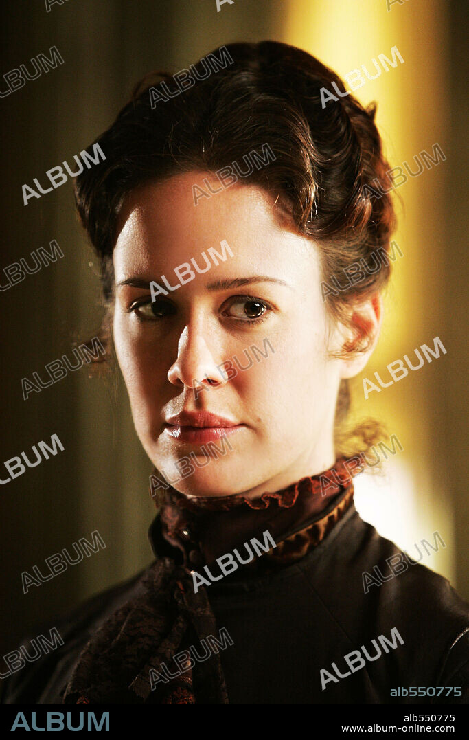 SARAH PAULSON in DEADWOOD, 2004, directed by ALAN TAYLOR, DAVIS GUGGENHEIM, EDWARD BIANCHI, MICHAEL ALMEREYDA and WALTER HILL. Copyright HBO / HYUN, DOUG.