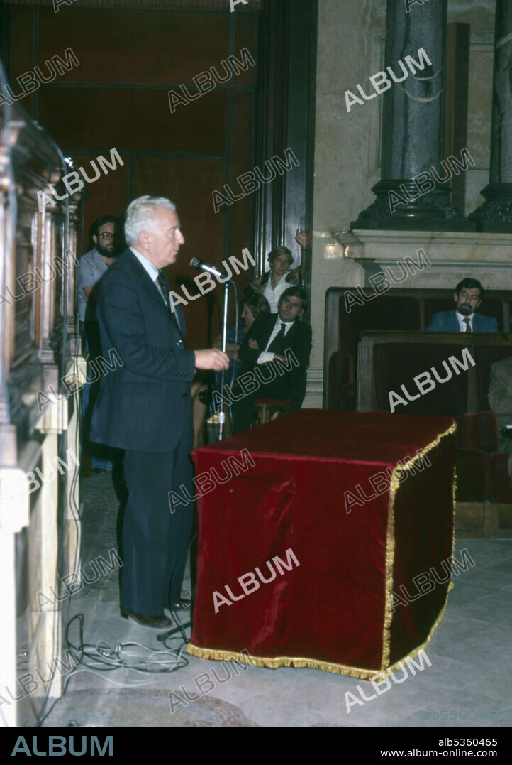 Parlament de Catalunya. Gregorio López Raimundo (1914-2007), político comunista español, líder del Partit Socialista Unificat de Catalunya - PSUC. Septiembre de 1977.
