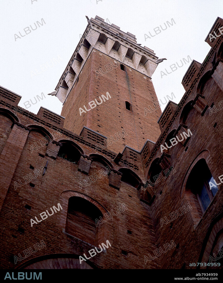 GIOVANNI DI AGOSTINO (1310-1370). TORRE DEL MANGIA ANTIGUA TORRE CAMPANARIO MEDIEVAL CONSTRUIDA ENTRE LOS  AÑOS 1338 Y 1348 EN LA PLAZA DEL CAMPO.