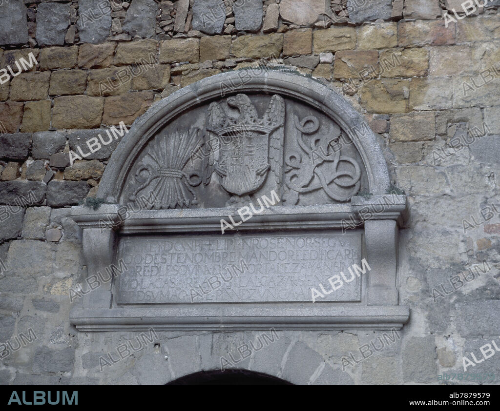 TIMPANO SOBRE LA PUERTA DEL ALCAZAR DE AVILA - LAPIDA DE FELIPE II - SIGLO XVI.