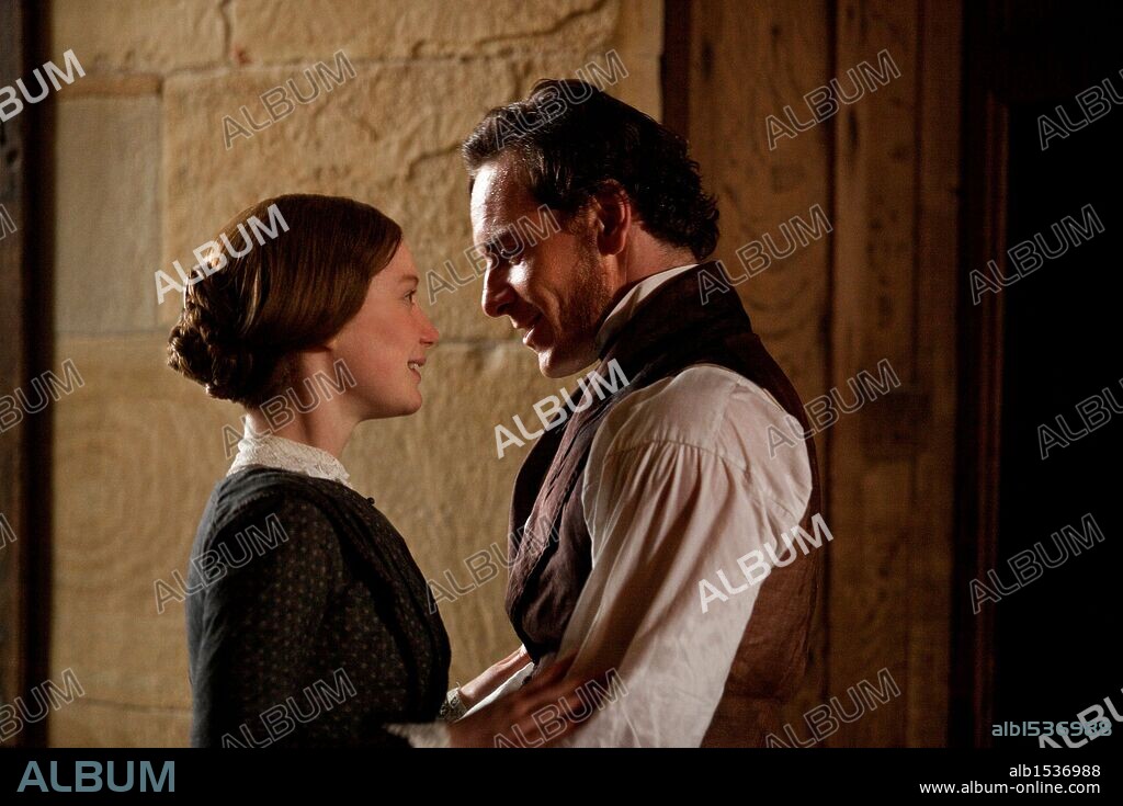 MIA WASIKOWSKA and MICHAEL FASSBENDER in JANE EYRE, 2011, directed by CARY JOJI FUKUNAGA. Copyright BBC FILMS.