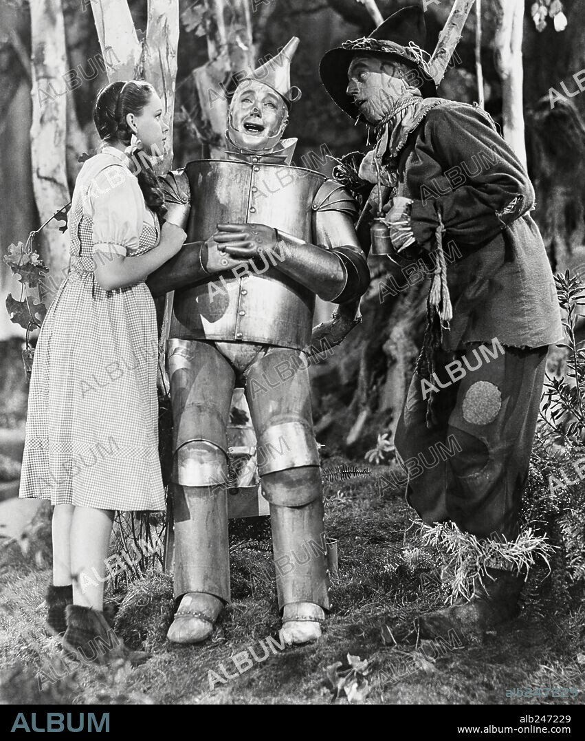 JACK HALEY, JUDY GARLAND y RAY BOLGER en EL MAGO DE OZ, 1939 (THE WIZARD OF OZ), dirigida por VICTOR FLEMING. Copyright M.G.M.