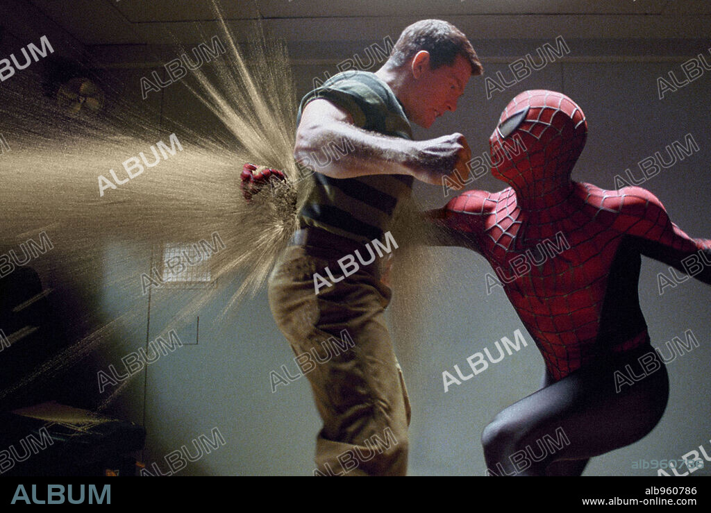 THOMAS HADEN CHURCH and TOBEY MAGUIRE in SPIDER-MAN 3, 2007, directed by SAM RAIMI. Copyright COLUMBIA PICTURES.