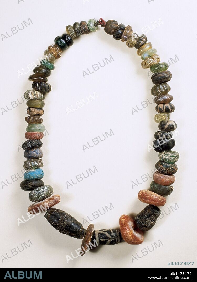 Culture visigoth.  Necklace. Glass paste. 5th-7th centuries. Origin unknown. Archaeological Museum of Barcelona.