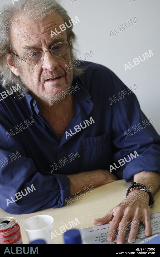 Madrid, 12/11/2010. Entrevista al cantautor Luis Eduardo Aute. Foto: Ernesto Agudo. Archdc.