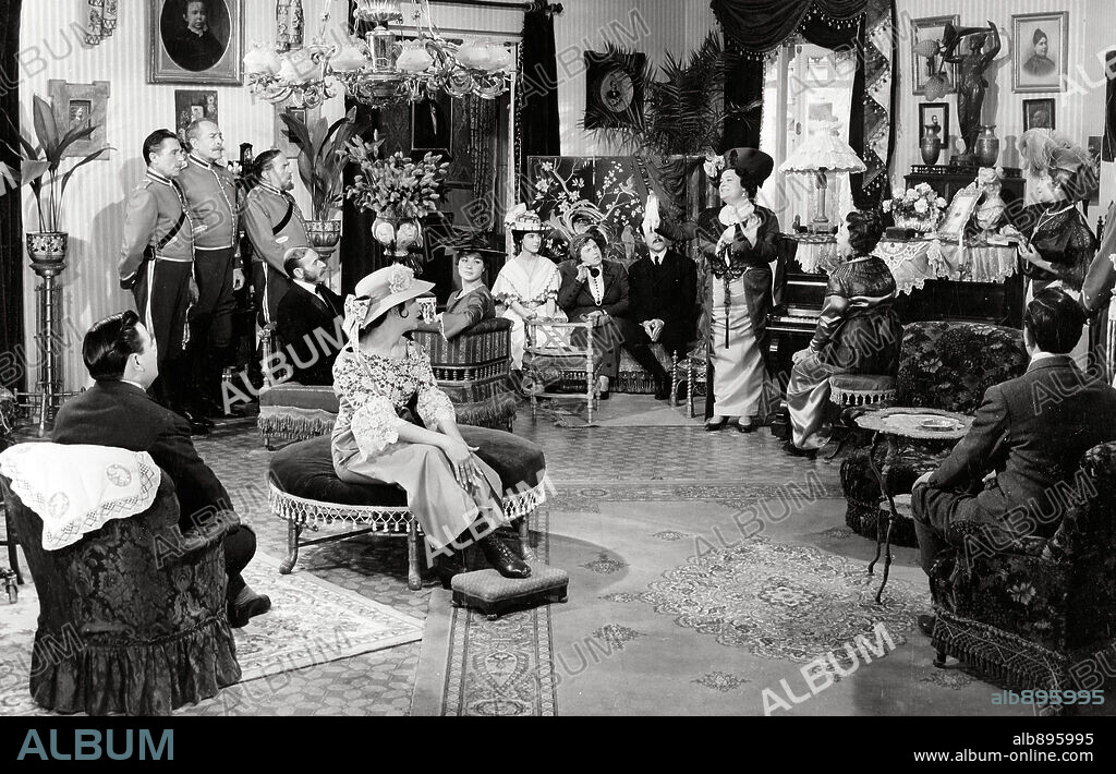 AQUELLOS TIEMPOS DEL CUPLE, 1958, dirigida por JOSE LUIS MERINO y MATEO CANO. Copyright M.G. FILMS.