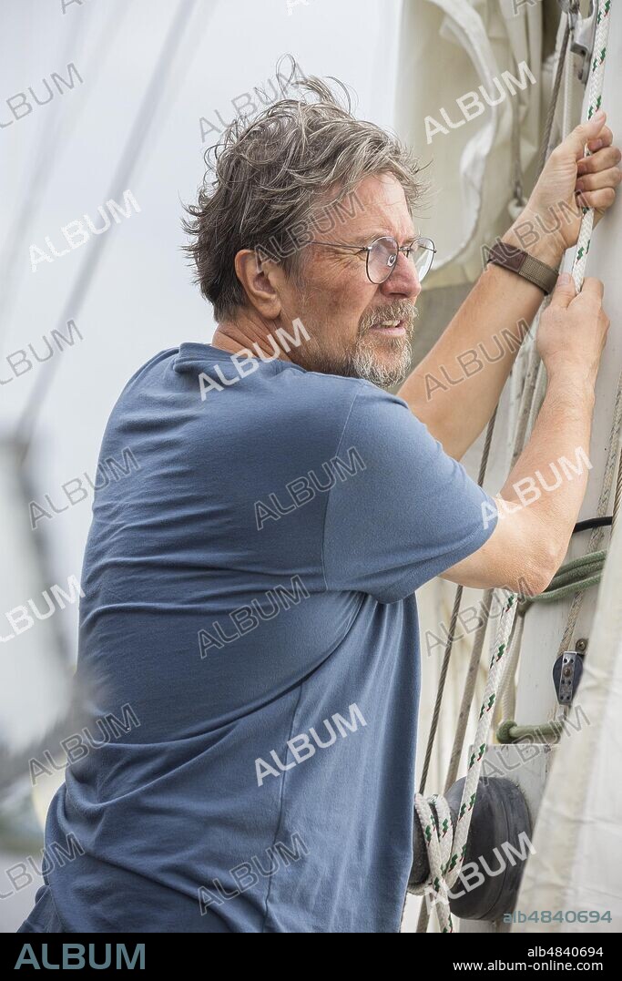 GARY OLDMAN in THE SHIP - DAS BÖSE LAUERT UNTER DER OBERFLÄCHE, 2019 (MARY). Copyright EMJAG Productions/ Entertainment One Features / Tucker Toole.