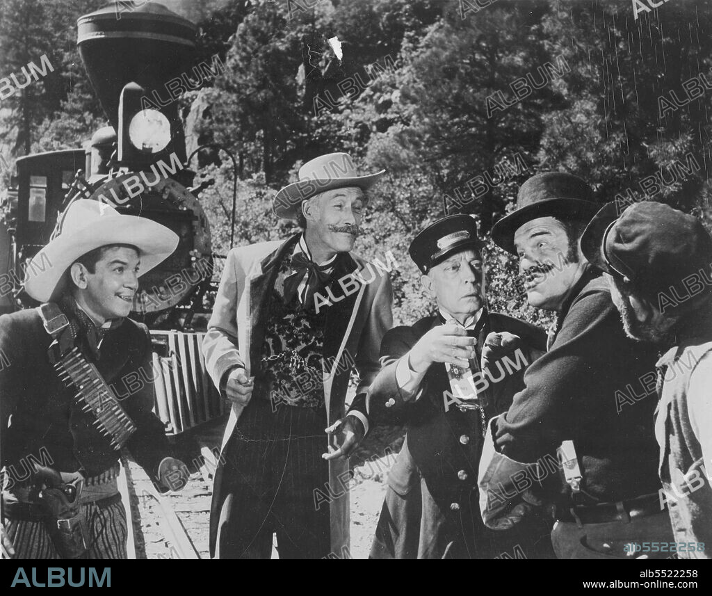 BUSTER KEATON, CANTINFLAS y JOHN CARRADINE en LA VUELTA AL MUNDO EN 80 DÍAS, 1956 (AROUND THE WORLD IN EIGHTY DAYS), dirigida por MICHAEL ANDERSON. Copyright UNITED ARTISTS.