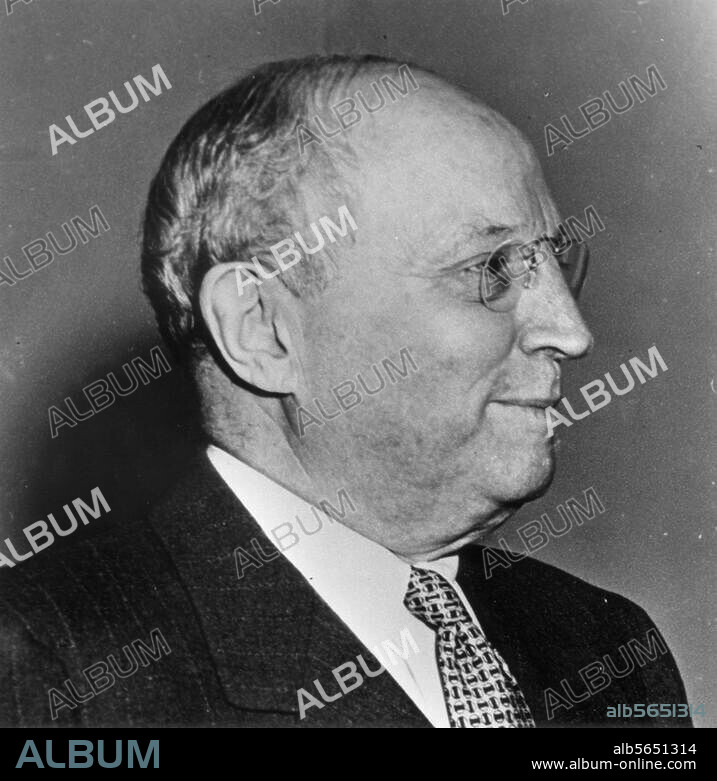 Meyer, Eugene American banker and publisher (1st President of the World Bank 1946-47), Los Angeles 31.10.1875 - Washington. 17.7.1959. Portrait photo, undated (c. 1945).