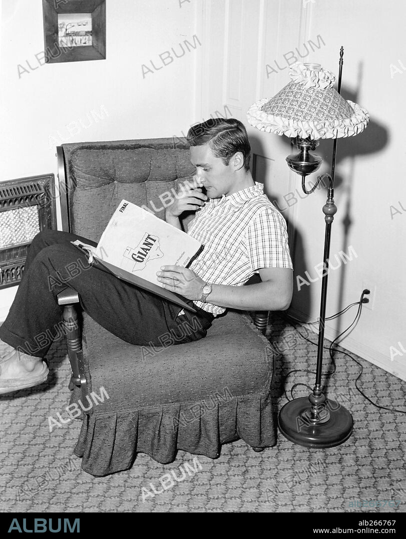 DENNIS HOPPER in GIANT, 1956, directed by GEORGE STEVENS. Copyright WARNER BROTHERS.
