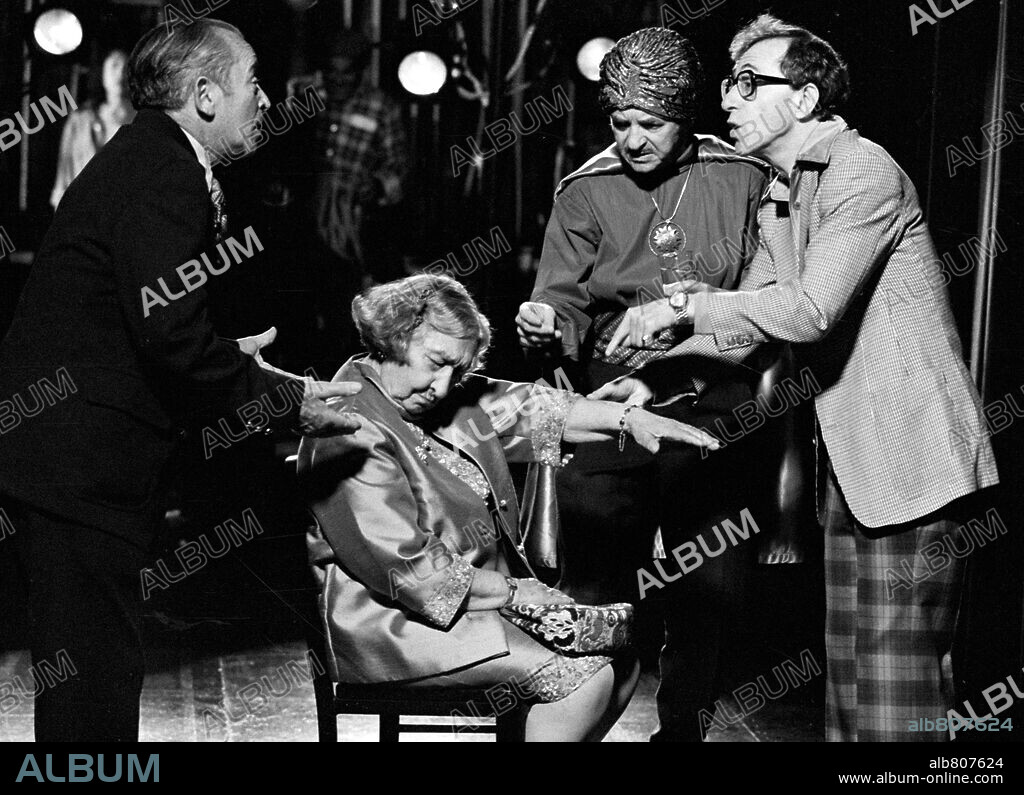WOODY ALLEN in BROADWAY DANNY ROSE, 1984, directed by WOODY ALLEN. Copyright ORION PICTURES.