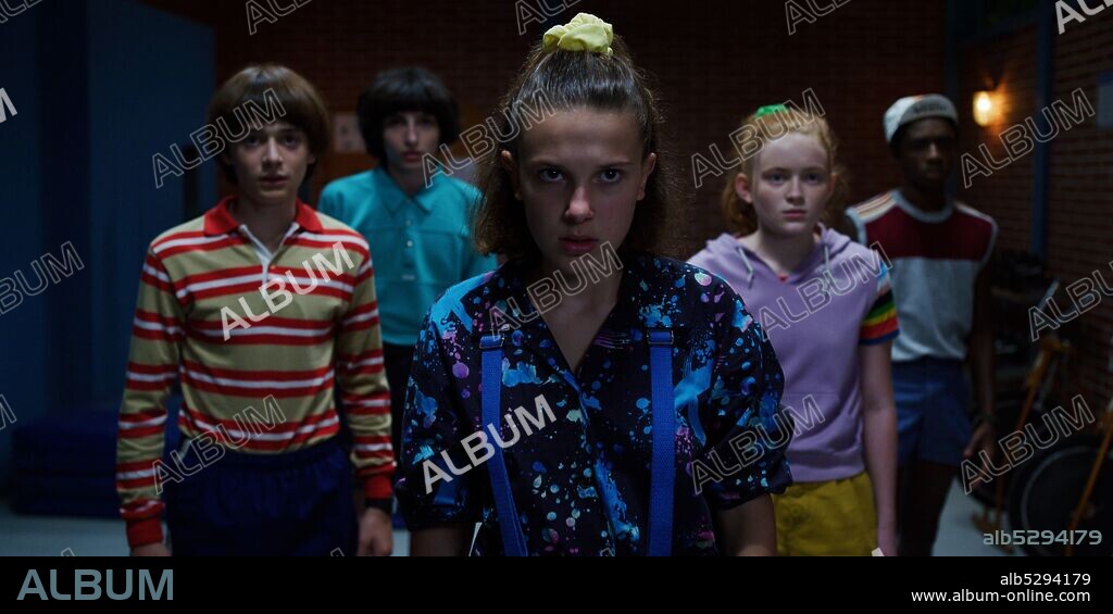 CALEB MCLAUGHLIN, FINN WOLFHARD, MILLIE BOBBY BROWN, NOAH SCHNAPP and SADIE SINK in STRANGER THINGS, 2016, directed by MATT DUFFER and ROSS DUFFER. Copyright 21 LAPS ENT/MONKEY MASSACRE. Season 3 x 4.