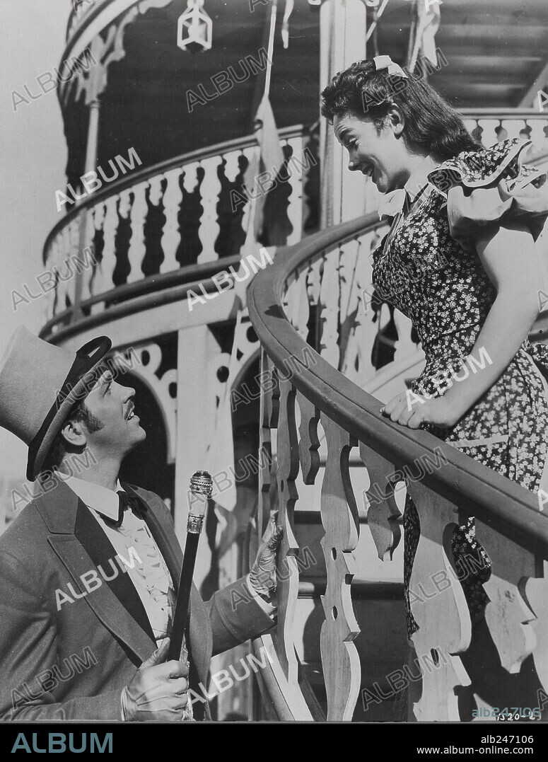 HOWARD KEEL and KATHRYN GRAYSON in SHOW BOAT, 1951, directed by GEORGE SIDNEY. Copyright M.G.M.