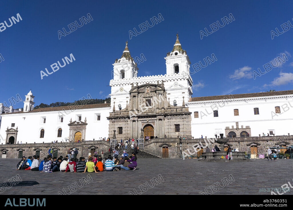 Plaza San Francisco, Quito, UNESCO World Heritage Site, Ecuador, South America.