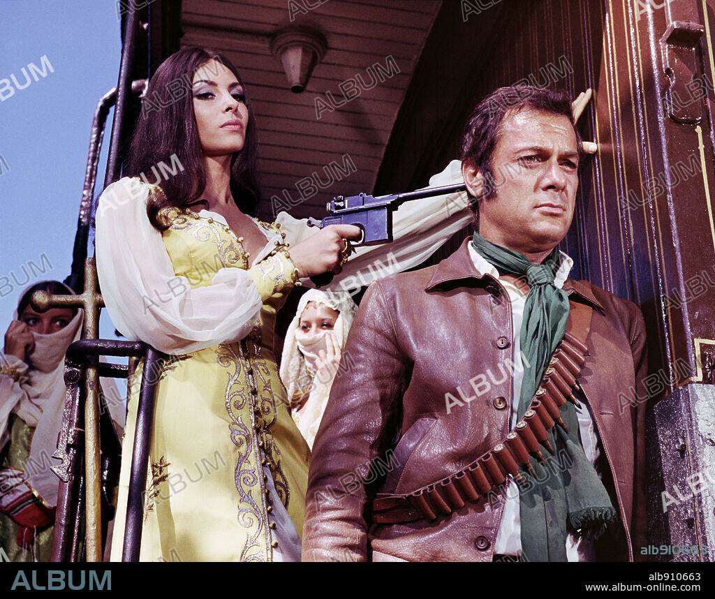 MICHELE MERCIER y TONY CURTIS en BAJO CUALQUIER BANDERA, 1970 (YOU CAN'T WIN 'EM ALL), dirigida por PETER COLLINSON. Copyright COLUMBIA PICTURES.