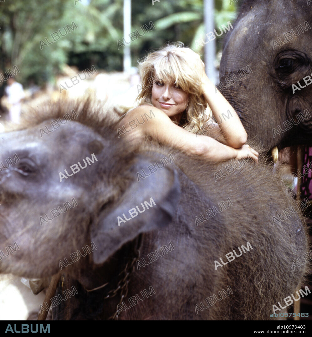 Private footage of the actress Heather Thomas during the shooting of the film Stein des Todes aka Deathstone, 1987.