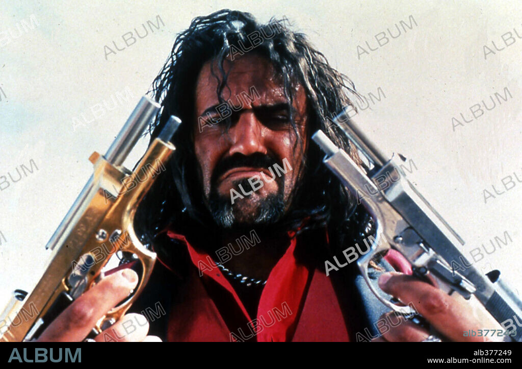 JOSE GARCIA dans LE BOULET, 2002, réalisé par ALAIN BERBERIAN et FREDERIC FORESTIER. Copyright LA PETITE REINE/WARNER BROS FRANCE/FRANCE 2 CINEMA/FRANCE 3.