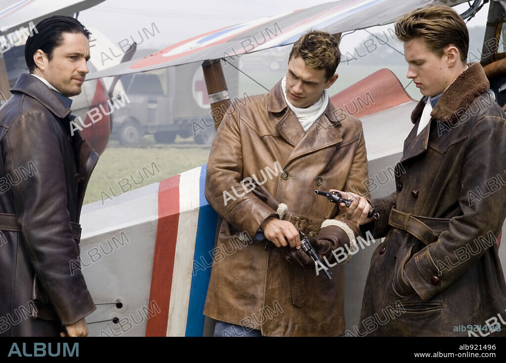 DAVID ELLISON, JAMES FRANCO and MARTIN HENDERSON in FLYBOYS, 2006, directed by TONY BILL. Copyright FLYBOYS FILMS LTD. / MAIDMENT, JAY.