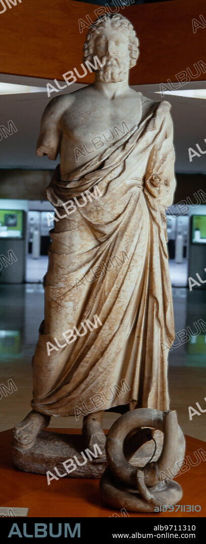 Esculapio de Empuries, siglo III a.C., mármol. Museu d'Arqueologia de Catalunya MAC.