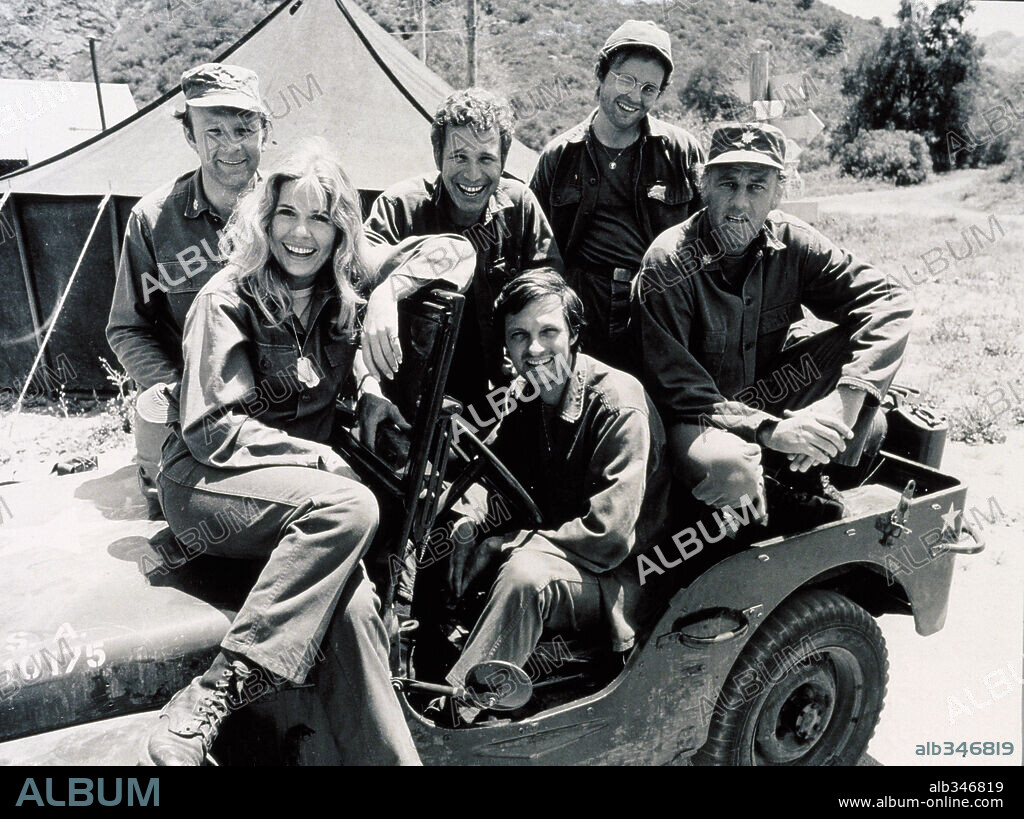 ALAN ALDA, GARY BURGHOFF, LARRY LINVILLE, LORETTA SWIT, MCLEAN STEVENSON and WAYNE RODGERS in M*A*S*H, 1972. Copyright 20TH CENTURY FOX TV.