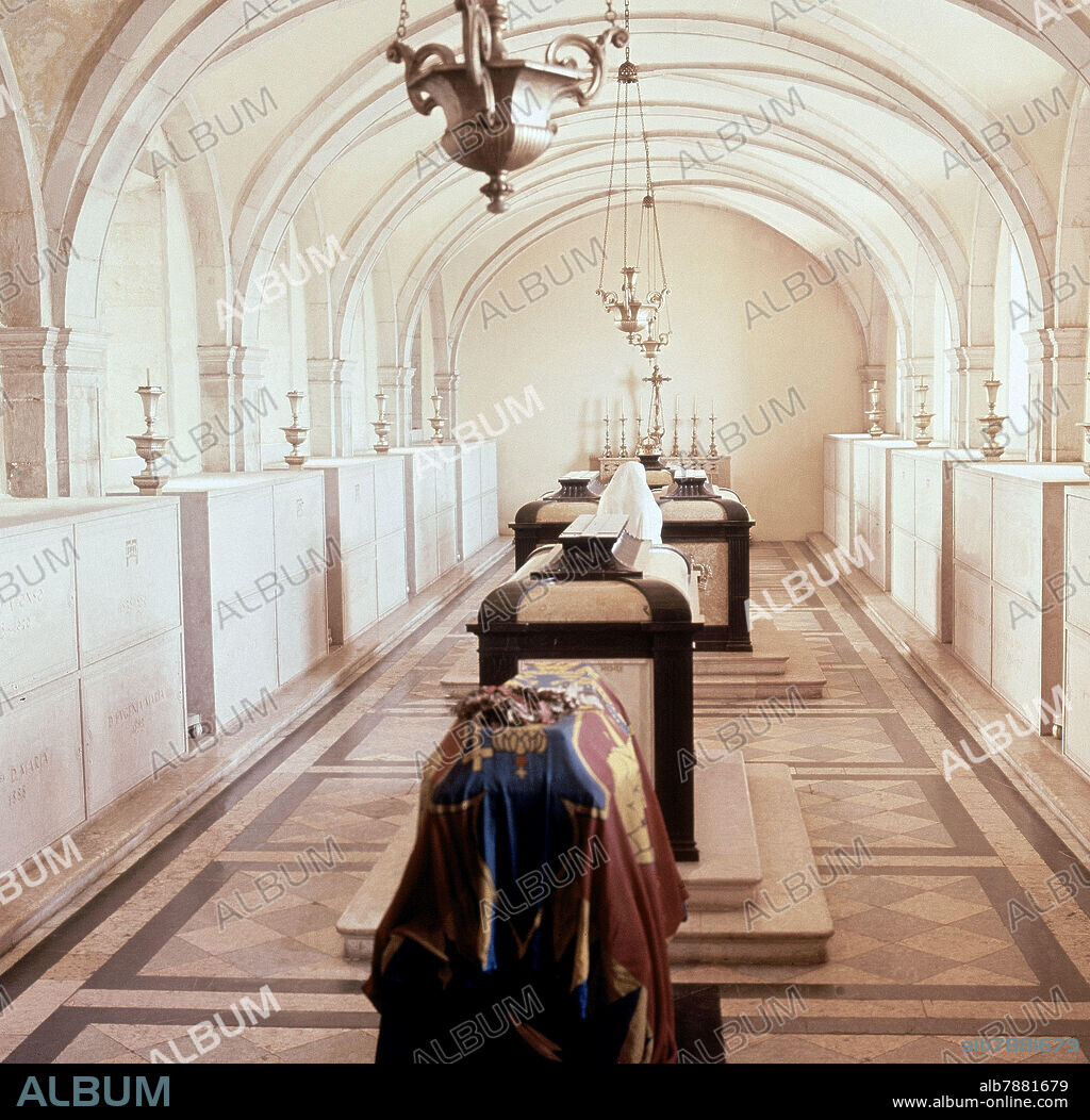 AUTOR LIBRE 01307. PANTEON DE LA CASA BRAGANZA SITUADO EN EL ANTIGUO REFECTORIO DEL MONASTERIO DE SAN VICENTE DE FORA - FOTO AÑOS 60.
