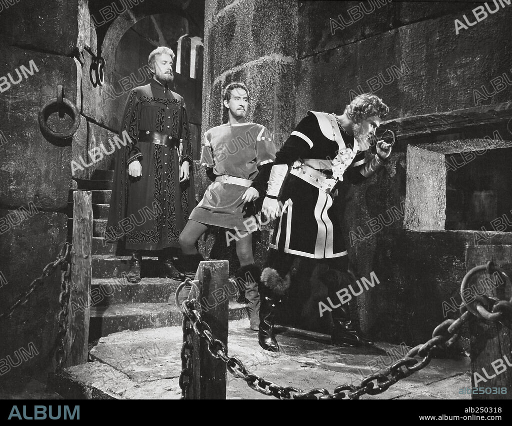 JAVIER ESCRIVA, JAVIER LOZOYA y LUIS PRENDES en EL PRINCIPE ENCADENADO, 1960. Copyright EUROPA DE CINE S.A.