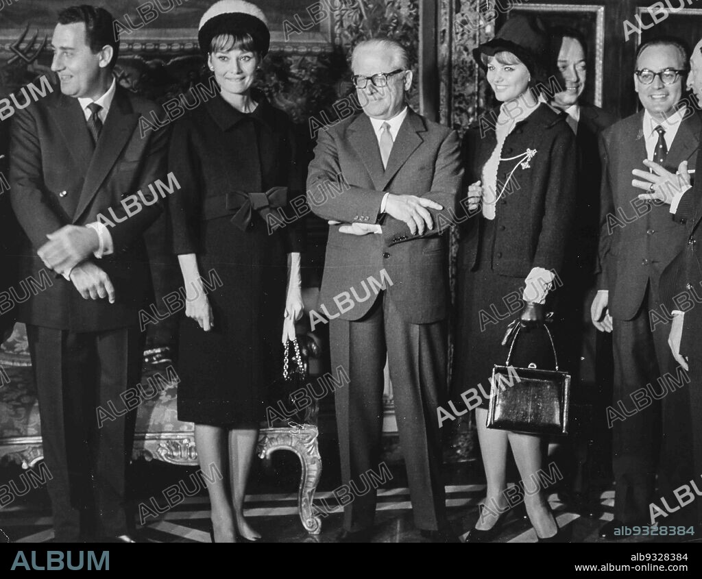 Alberto Sordi, Audrey Hepburn, Giovanni Gronchi, Claudia Cardinale and Dino De Laurentiis, 1961.