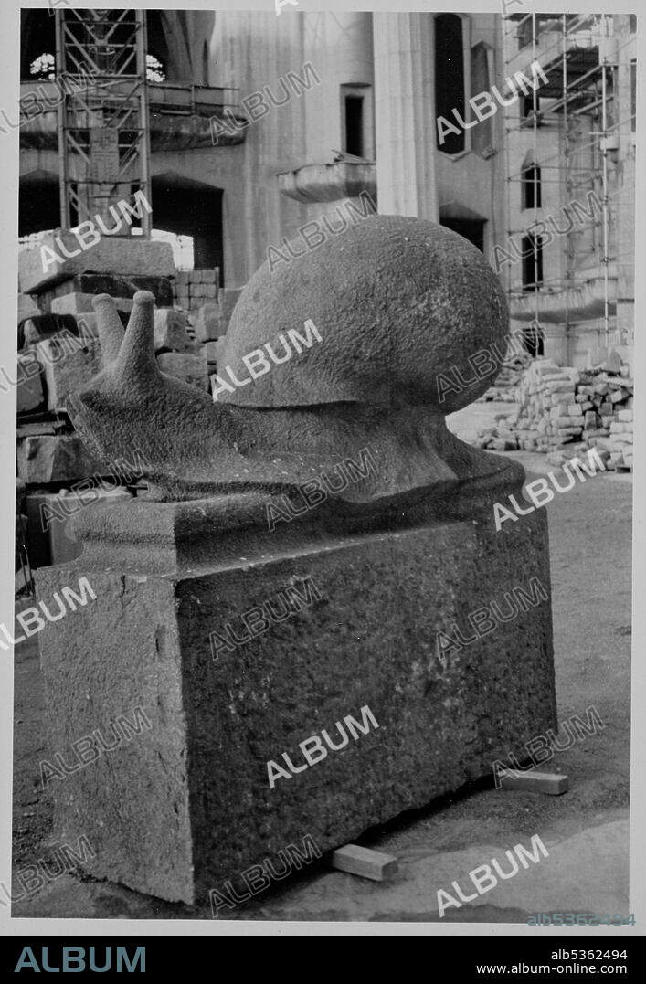 LLORENÇ MATAMALA I PIÑOL. Sagrada Familia (under restauration): installation of gargoyles in the form of land and sea snails on the side stairs at both ends of the apse, c.1977.