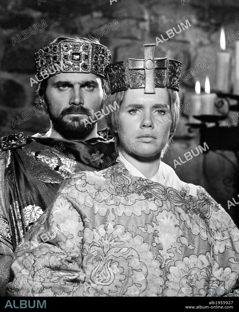 FRANCO NERO y LIV ULLMANN en LA PAPISA JUANA, 1972 (POPE JOAN), dirigida por MICHAEL ANDERSON. Copyright COMMAND PRODUCTION ESTABLISHMENT.