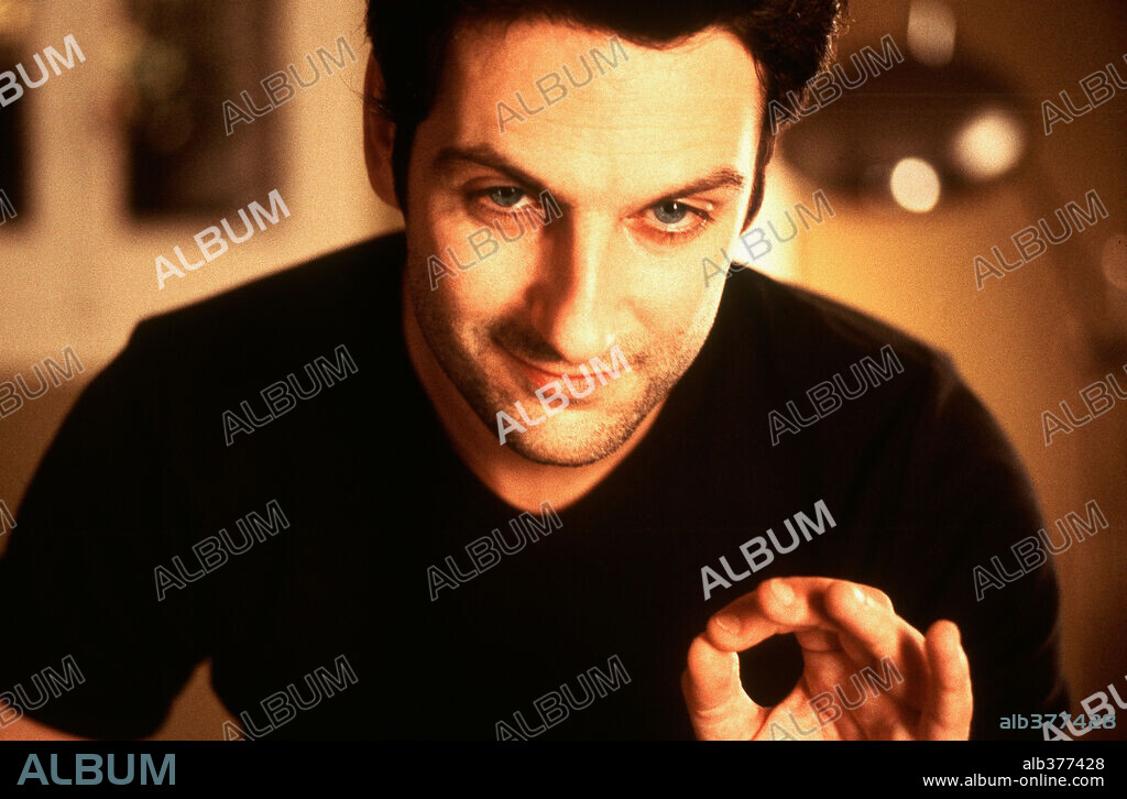 ERNESTO ALTERIO en EL OTRO LADO DE LA CAMA, 2002, dirigida por EMILIO MARTINEZ-LAZARO. Copyright TELESPAN PRODUCCIONES/IMPALA/TELECINCO.