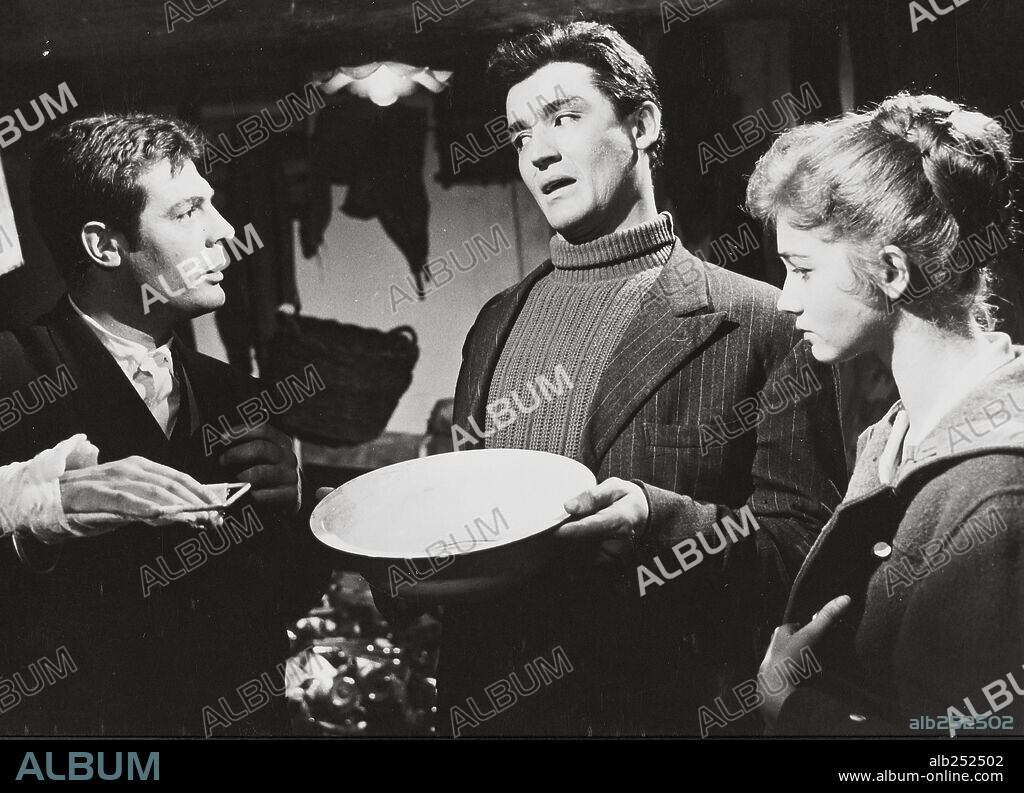CARLA GRAVINA, MARCELLO MASTROIANNI and VITTORIO GASSMAN in BIG DEAL ON MADONNA STREET, 1958 (I SOLITI IGNOTI), directed by MARIO MONICELLI. Copyright LUX FILM.