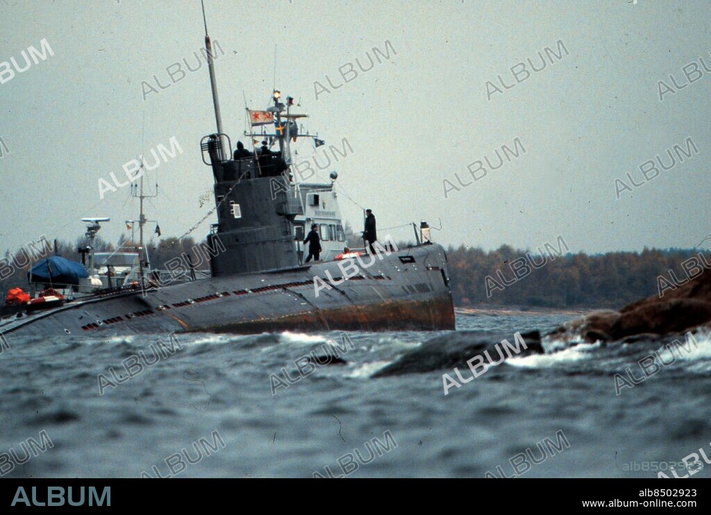 KARLSKRONA 1981 . Den sovjetiska ubåten U 137 på grund i Gåsefjärden i Karlskrona skärgård. Foto: Jan Collsiöö Kod: 1001 . COPYRIGHT SCANPIX SWEDEN.