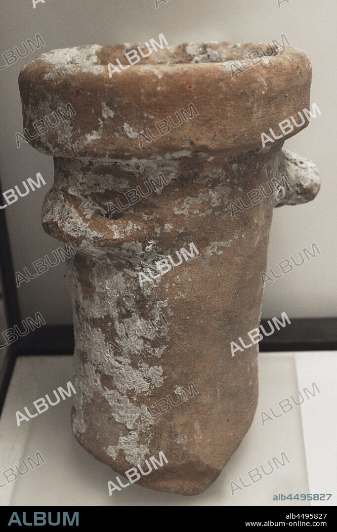 Fragmento de boca y cuello de ánfora Dressel 1B. Bahía coruñesa. Siglos II-I a. C. Museo Arqueológico e Histórico (Castillo de San Antón). La Coruña. Galicia. España.