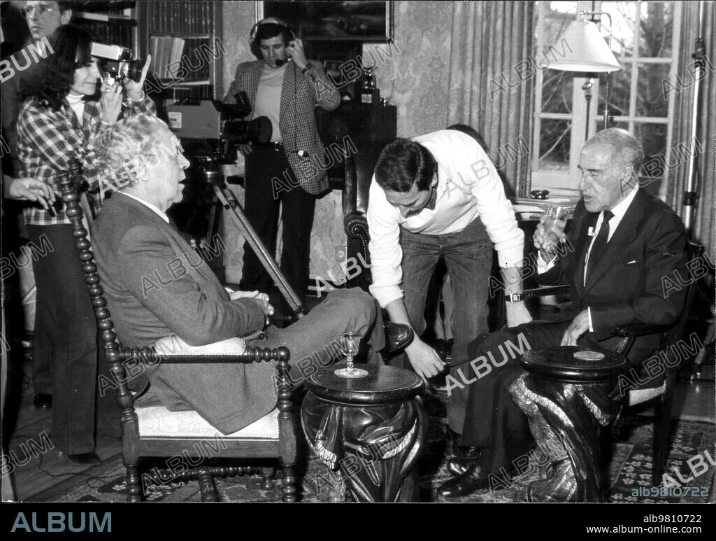 Marzo de 1982. En casa de Luis Escobar, rodaje de el programa de televisión «De Cerca». En la imagen, con Luis García Berlanga.