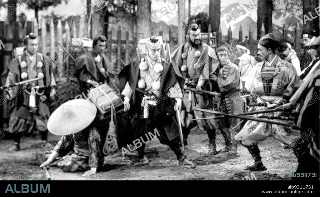 DENJIRO OKOCHI and KEN'ICHI ENOMOTO in THE MEN WHO TREAD ON THE TIGER'S TAIL, 1945 (TORA NO O WO FUMU OTOKOTACHI), directed by AKIRA KUROSAWA. Copyright Toho.
