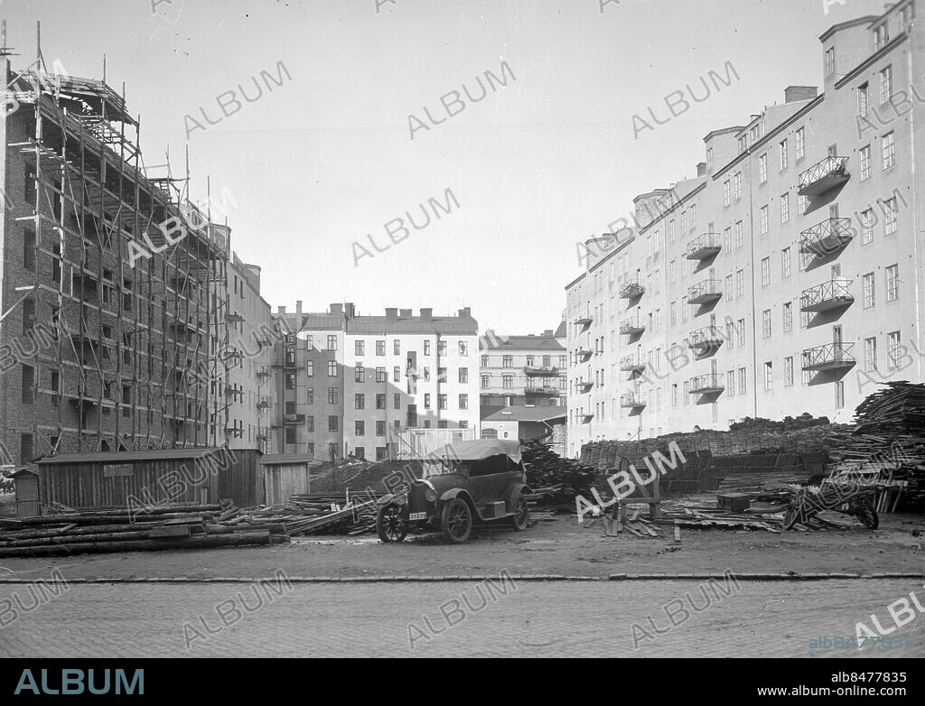 Göteborg - 1927-10-29 - Gårdsinteriör mellan Linnégatan och Sveagatan - den s.k. Sveaängen - vi står på Nordenskjöldsgatan - *** Local Caption *** GT - Låda 1927-04. KAMERAREPORTAGE.