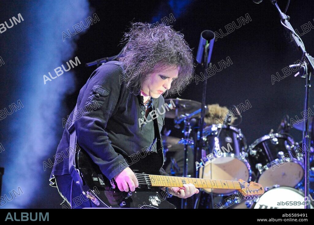 The Cure - die englische Wave-Band live beim Hurricane Festival 2012: Rock-und Alternative Open Air Festival in Scheessel auf dem Eichenring vom 22.-24.06.2012. |||KEINE PERSOENLICHKEITSRECHTE VORH.