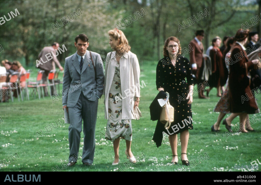DOUGRAY SCOTT, KATE WINSLET and SAFFRON BURROWS in ENIGMA, 2001, directed by MICHAEL APTED. Copyright JAGGED FILMS/INTERMEDIA FILM EQUITIES/BROADWAY PICT/SENATOR.